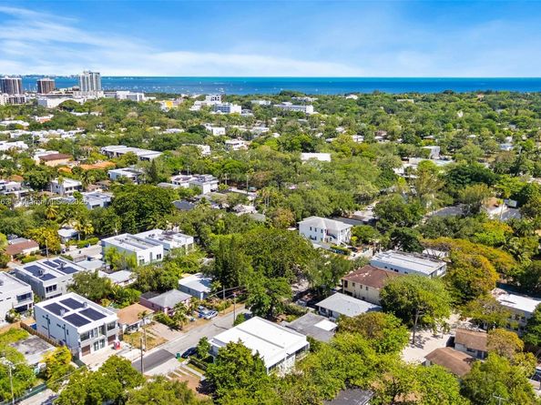 3132 Plaza St, Miami FL 33133