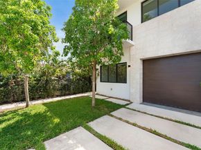 3132 Plaza St, Miami FL 33133