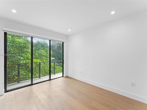 3132 Plaza St, Miami FL 33133