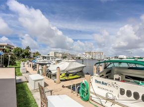 126 Golden Isles Dr 32A, Hallandale Beach FL 33009