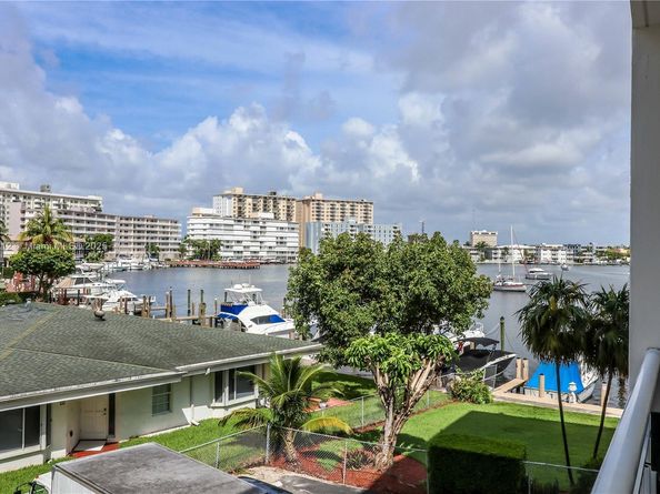 126 Golden Isles Dr 32A, Hallandale Beach FL 33009