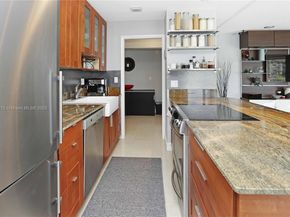 126 Golden Isles Dr 32A, Hallandale Beach FL 33009