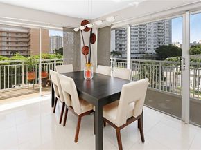 126 Golden Isles Dr 32A, Hallandale Beach FL 33009