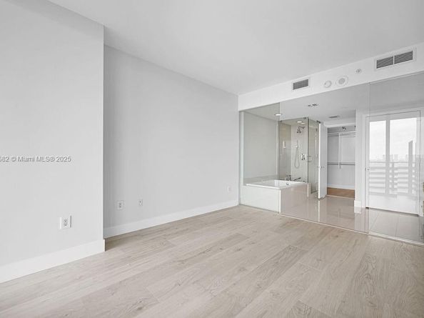 650 NE 32nd St 1004, Miami FL 33137