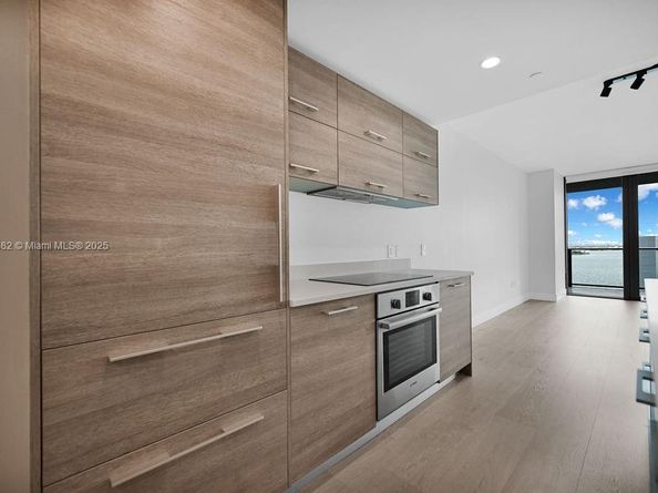 650 NE 32nd St 1004, Miami FL 33137