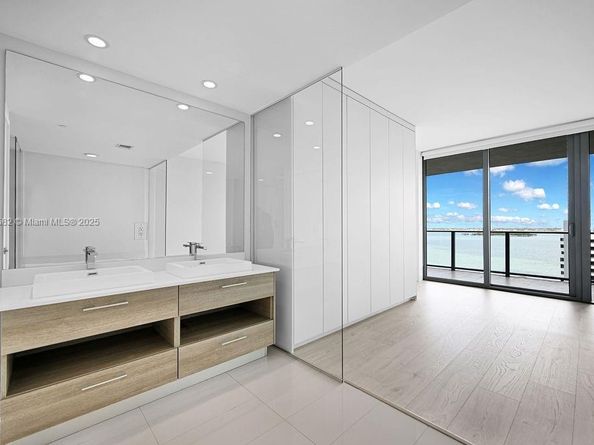 650 NE 32nd St 1004, Miami FL 33137