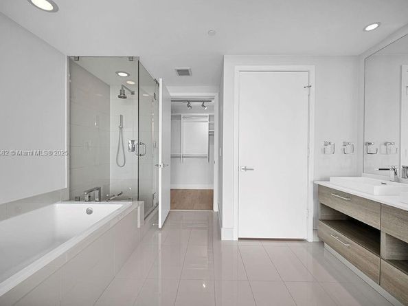 650 NE 32nd St 1004, Miami FL 33137