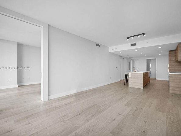 650 NE 32nd St 1004, Miami FL 33137