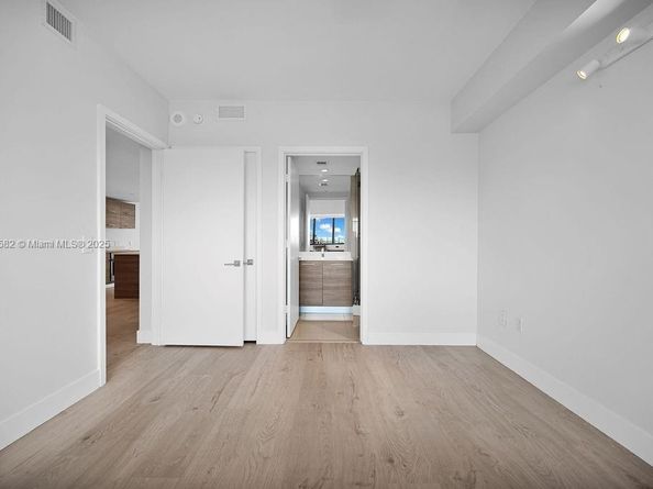 650 NE 32nd St 1004, Miami FL 33137