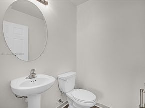 2502 NE 1st St, Homestead FL 33033