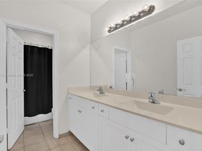 2502 NE 1st St, Homestead FL 33033