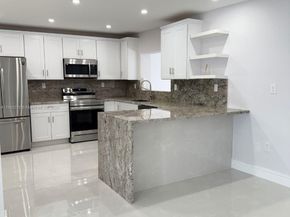 255 NE 164th St, Miami FL 33162