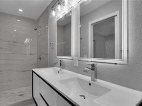 255 NE 164th St, Miami FL 33162