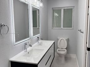 255 NE 164th St, Miami FL 33162