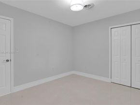 255 NE 164th St, Miami FL 33162