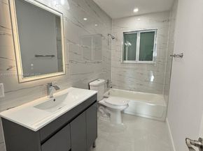 255 NE 164th St, Miami FL 33162