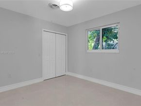 255 NE 164th St, Miami FL 33162