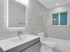 255 NE 164th St, Miami FL 33162