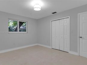 255 NE 164th St, Miami FL 33162