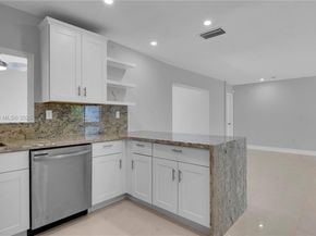 255 NE 164th St, Miami FL 33162