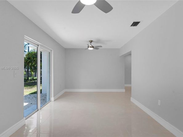 255 NE 164th St, Miami FL 33162