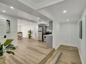 920 SW 8th Ct, Miami FL 33130