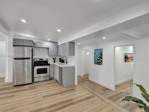 920 SW 8th Ct, Miami FL 33130