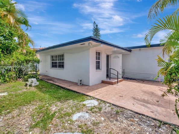 920 SW 8th Ct, Miami FL 33130
