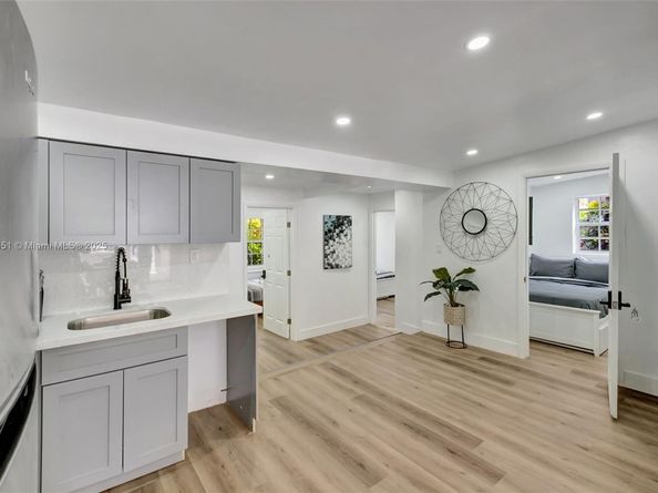 920 SW 8th Ct, Miami FL 33130
