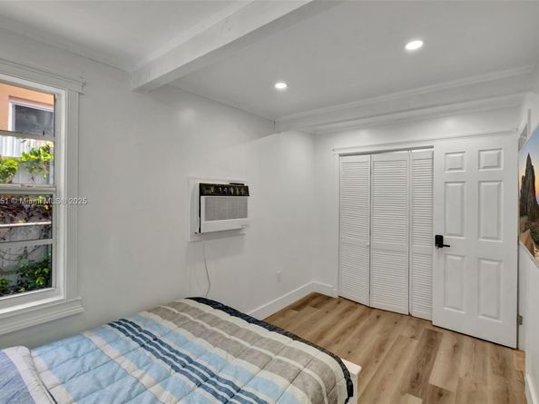 920 SW 8th Ct, Miami FL 33130
