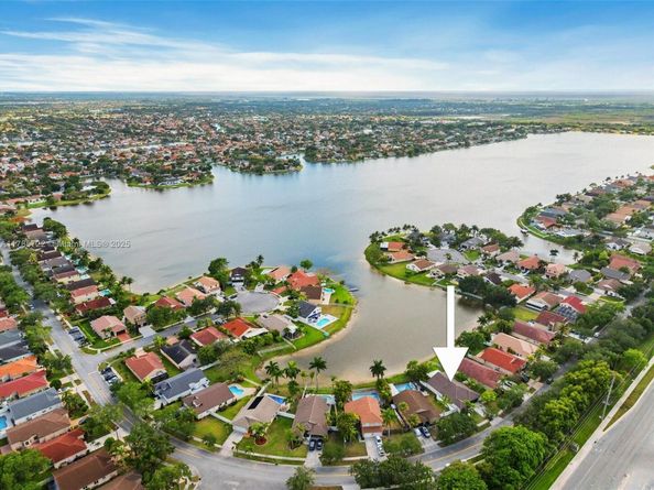 18506 NW 24th Pl, Pembroke Pines FL 33029