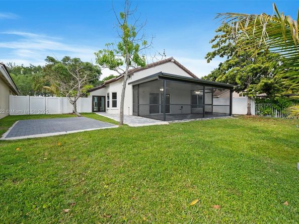 18506 NW 24th Pl, Pembroke Pines FL 33029