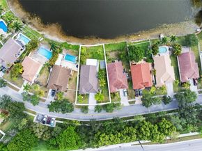18506 NW 24th Pl, Pembroke Pines FL 33029