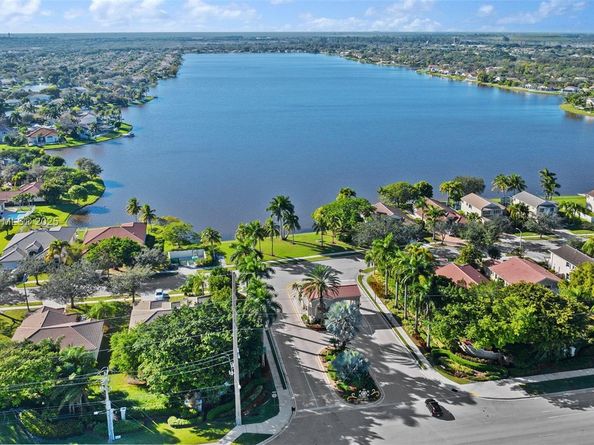 18506 NW 24th Pl, Pembroke Pines FL 33029