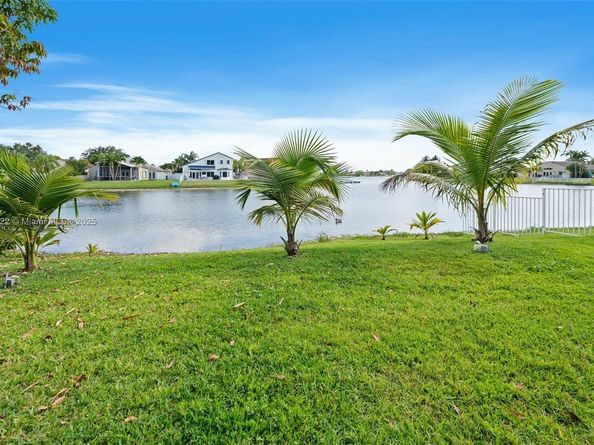 18506 NW 24th Pl, Pembroke Pines FL 33029