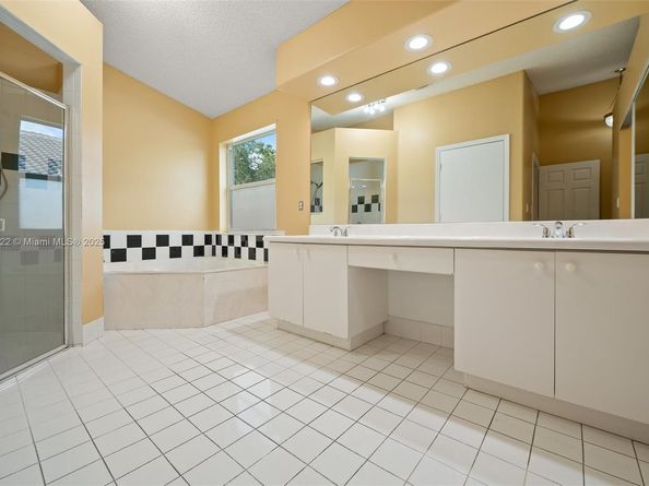 18506 NW 24th Pl, Pembroke Pines FL 33029
