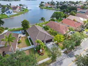 18506 NW 24th Pl, Pembroke Pines FL 33029