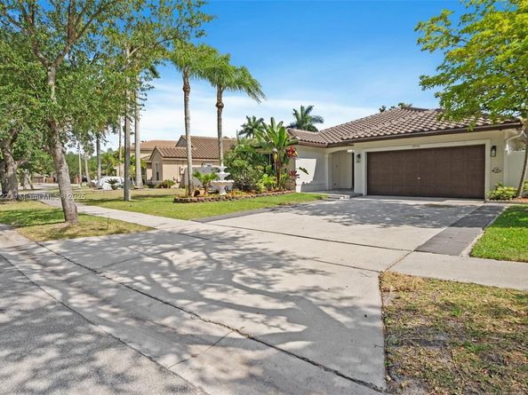 18506 NW 24th Pl, Pembroke Pines FL 33029