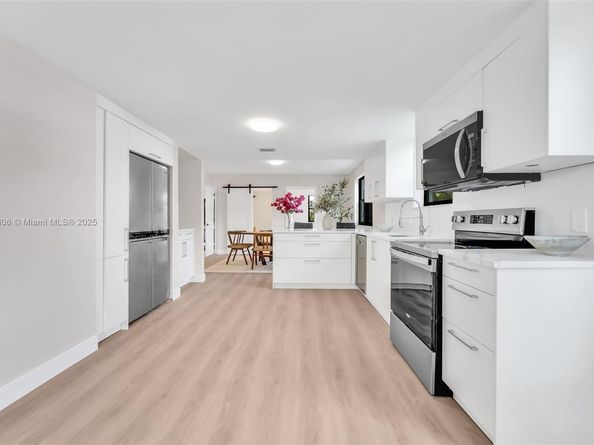 7996 Crespi Blvd 4, Miami Beach FL 33141