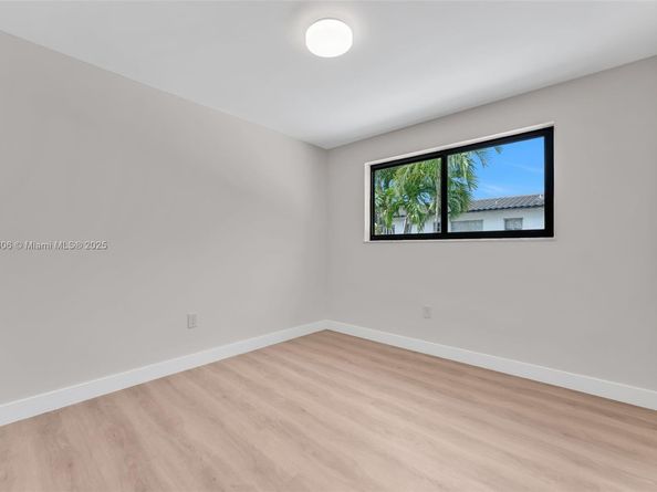 7996 Crespi Blvd 4, Miami Beach FL 33141