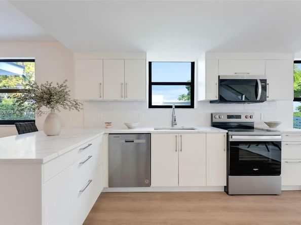 7996 Crespi Blvd 4, Miami Beach FL 33141