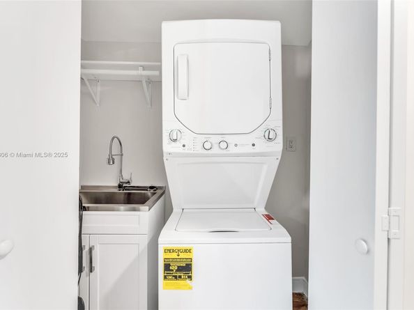 7996 Crespi Blvd 4, Miami Beach FL 33141