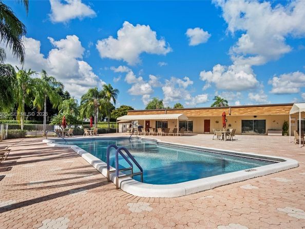 19 Abbey Ln 104, Delray Beach FL 33446