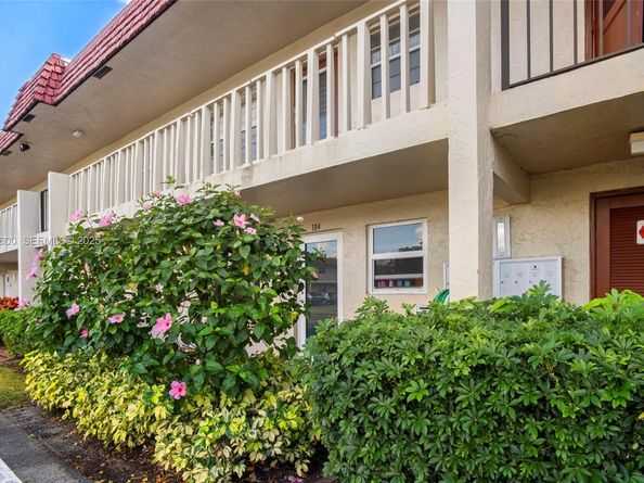 19 Abbey Ln 104, Delray Beach FL 33446