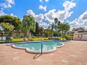 19 Abbey Ln 104, Delray Beach FL 33446