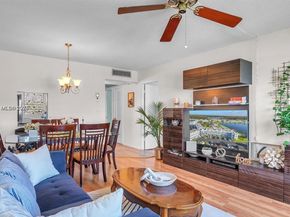 2223 Park Ln 207, Hollywood FL 33021