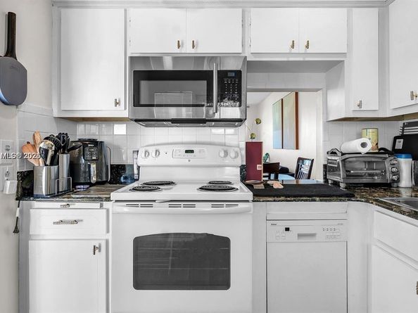 2223 Park Ln 207, Hollywood FL 33021