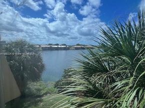 920 NE 199th St 4S, Miami FL 33179