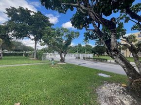 920 NE 199th St 4S, Miami FL 33179