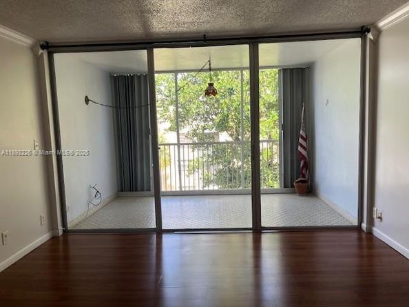 920 NE 199th St 4S, Miami FL 33179
